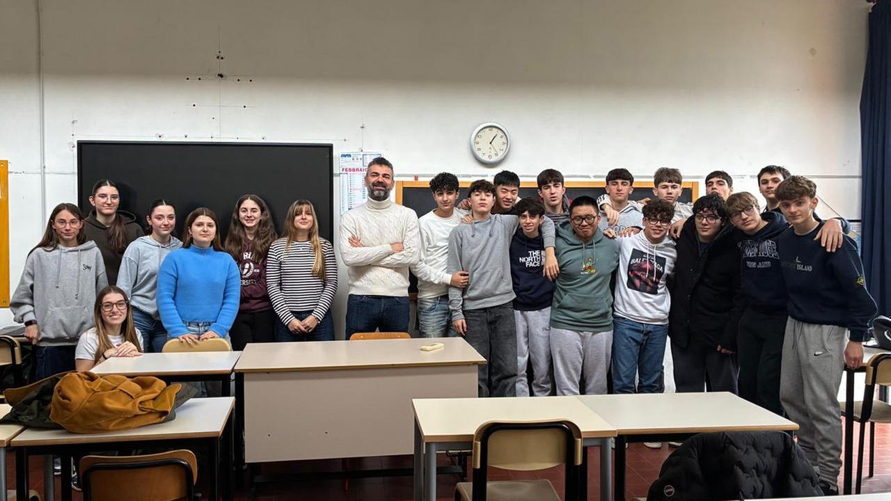 L’assessore allo Sport di Ferrara si mette in gioco a scuola