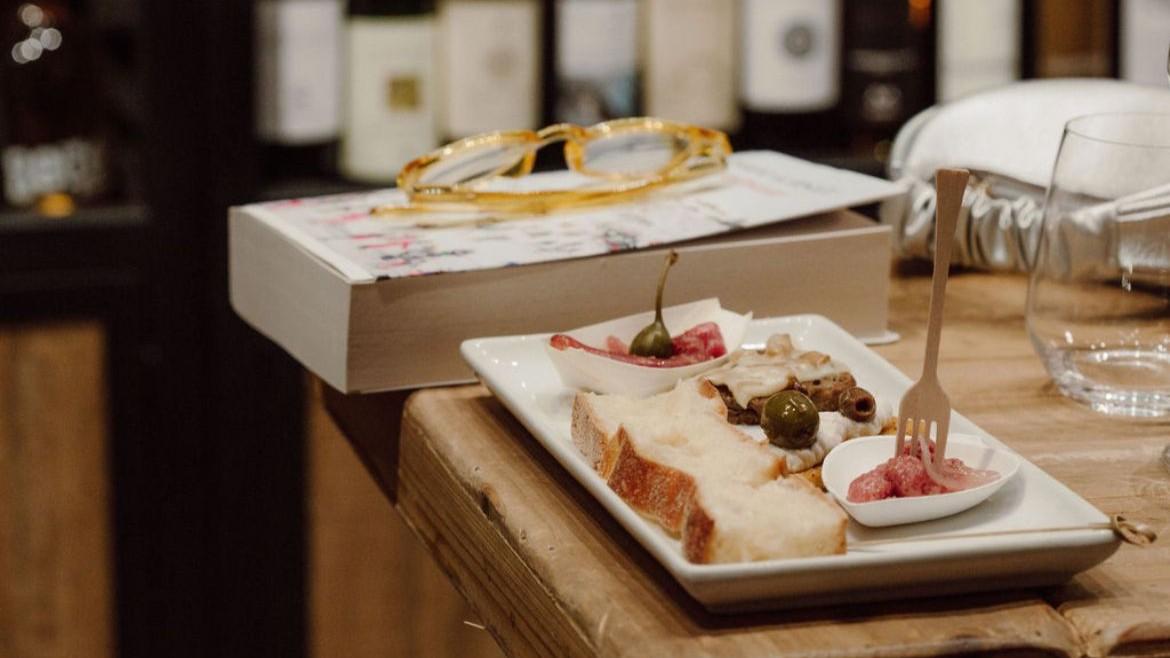 L’aperitivo letterario a Sassari: letture e gastronomia stile New York