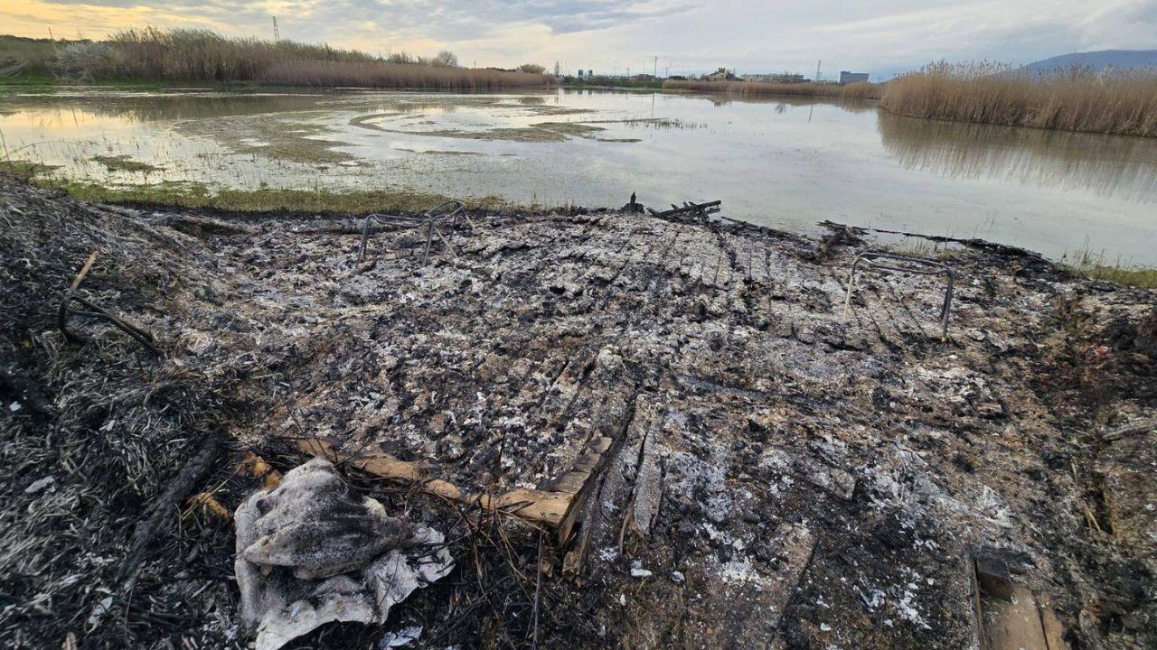 Firenze, diciottesimo incendio al Parco della Piana: brucia il Capanno del Chiurlo - Legambiente lancia l’allarme
