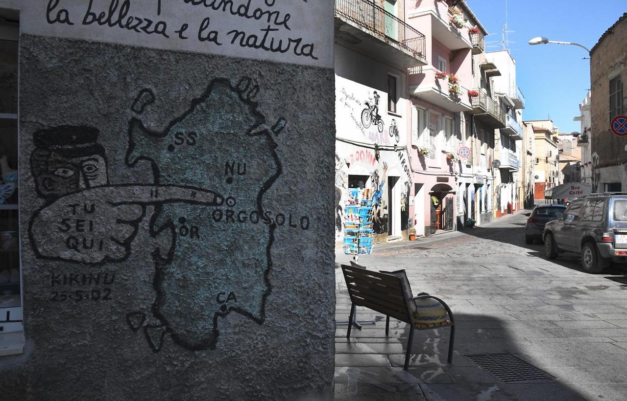 Orgosolo, parla la direttrice del coro a cui è stata danneggiata l’auto: «Un gesto inspiegabile che ferisce»