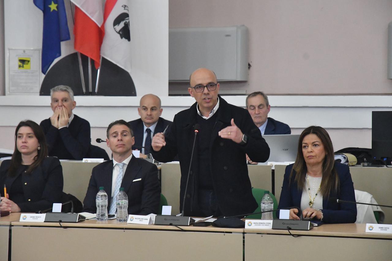 Crisi politica in Comune, botta e risposta fra consiglieri e sindaco: «Mi stanno diffamando, li denuncio»