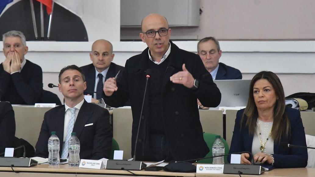 Crisi politica in Comune, botta e risposta fra consiglieri e sindaco: «Mi stanno diffamando, li denuncio»