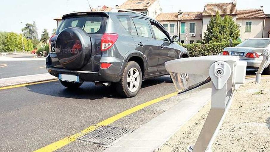 Cambia l’illuminazione della rotatoria di San Giorgio a Ferrara