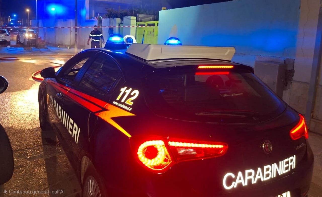 Dopo un violento litigio con la madre la minaccia e incendia un materasso, intervengono i carabinieri: arrestato