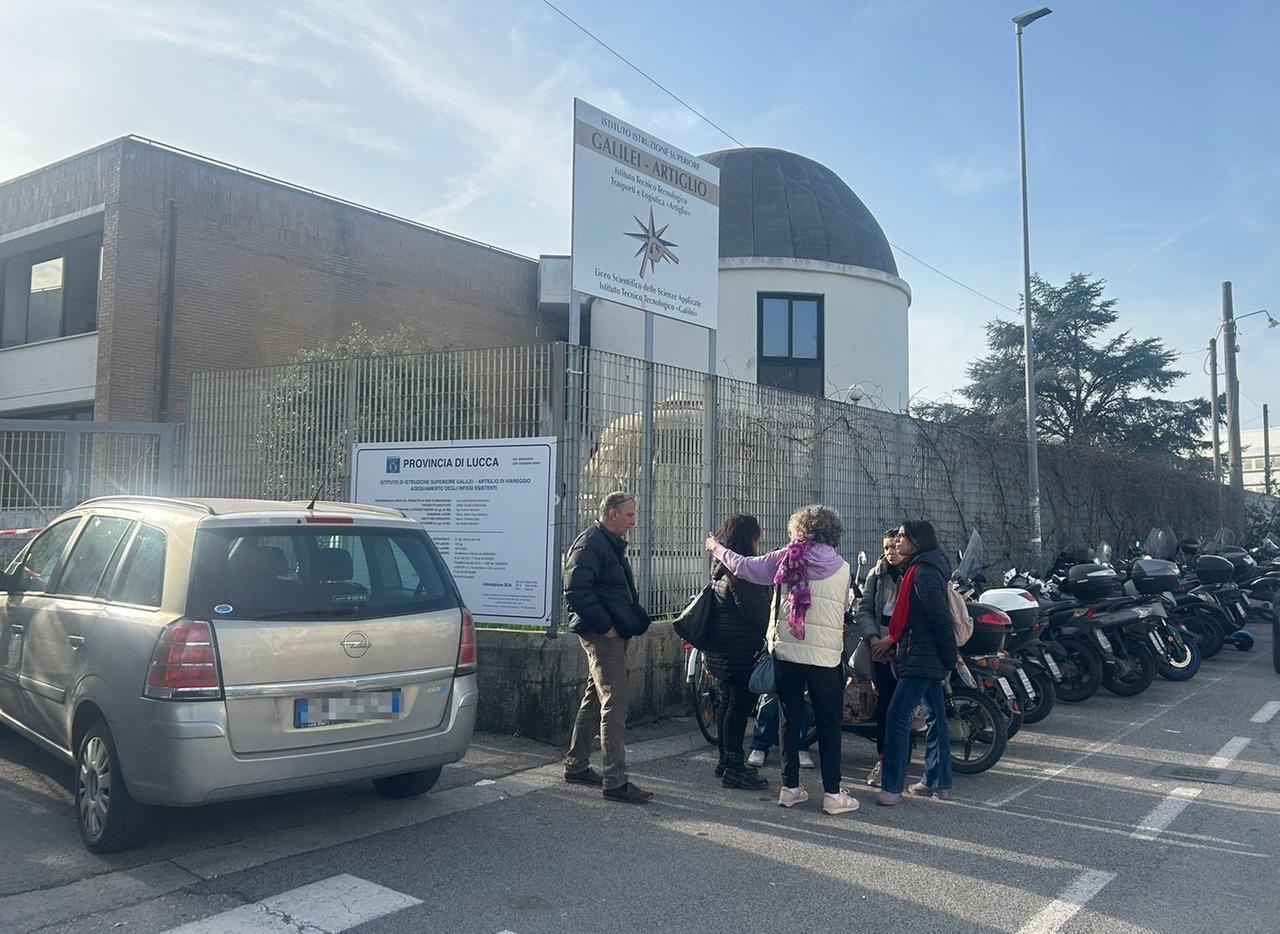 
	L'esterno della scuola

