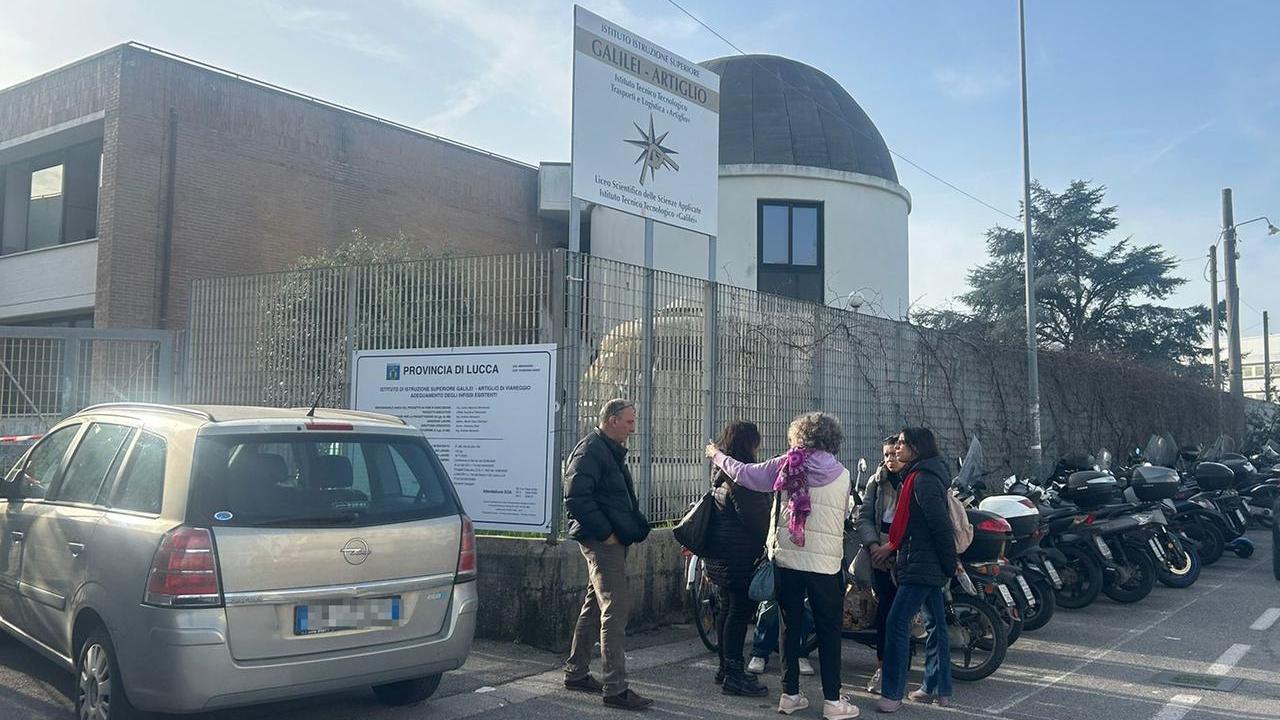 L'esterno della scuola