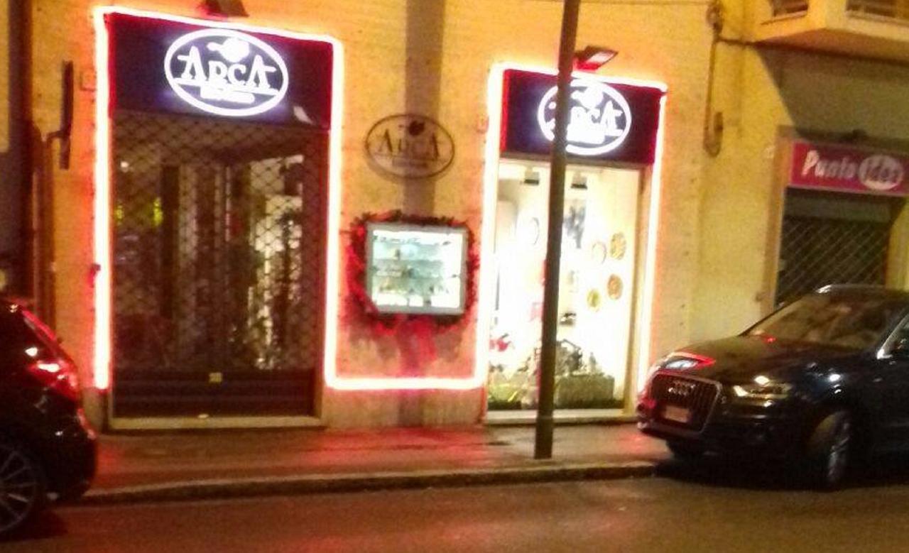 
	Il negozio "Arca" di via Marradi

