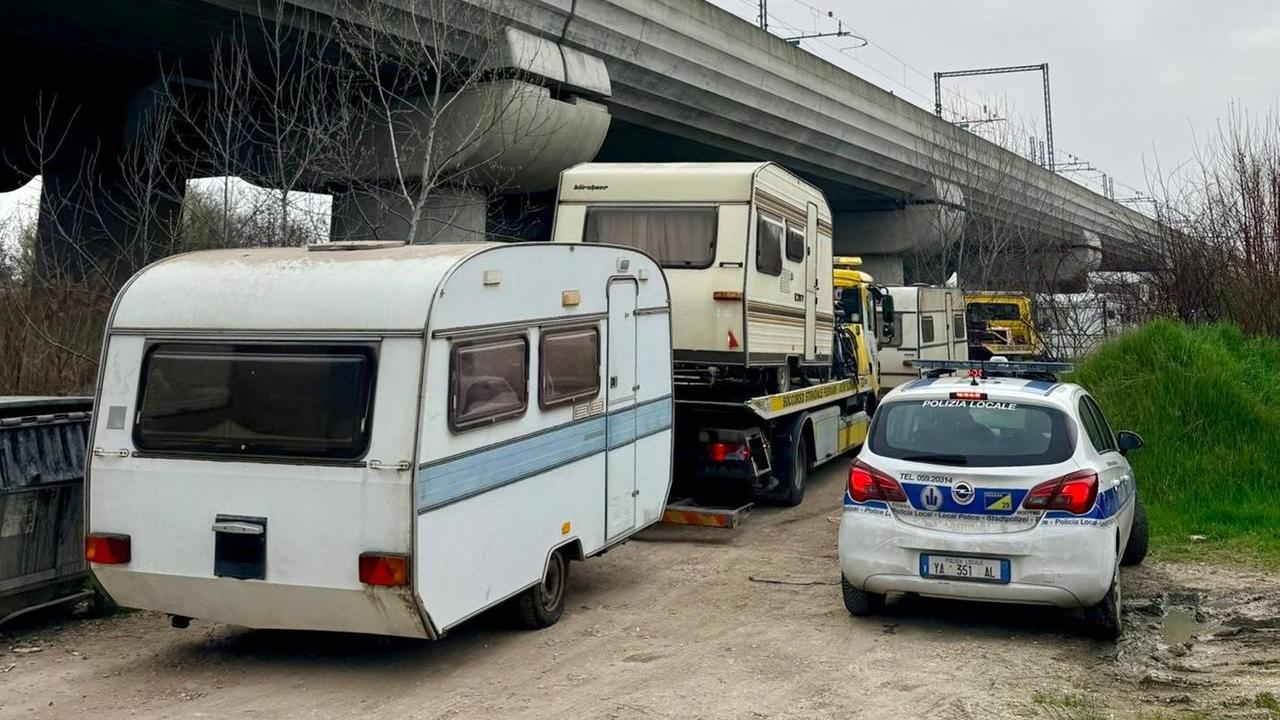 Lo sgombero del campo abusivo a San Matteo