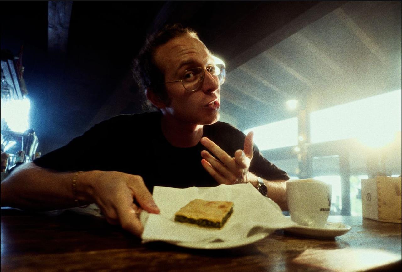 Cappuccino ed erbazzone: la colazione reggiana diventa un inno rap grazie a Cloaca