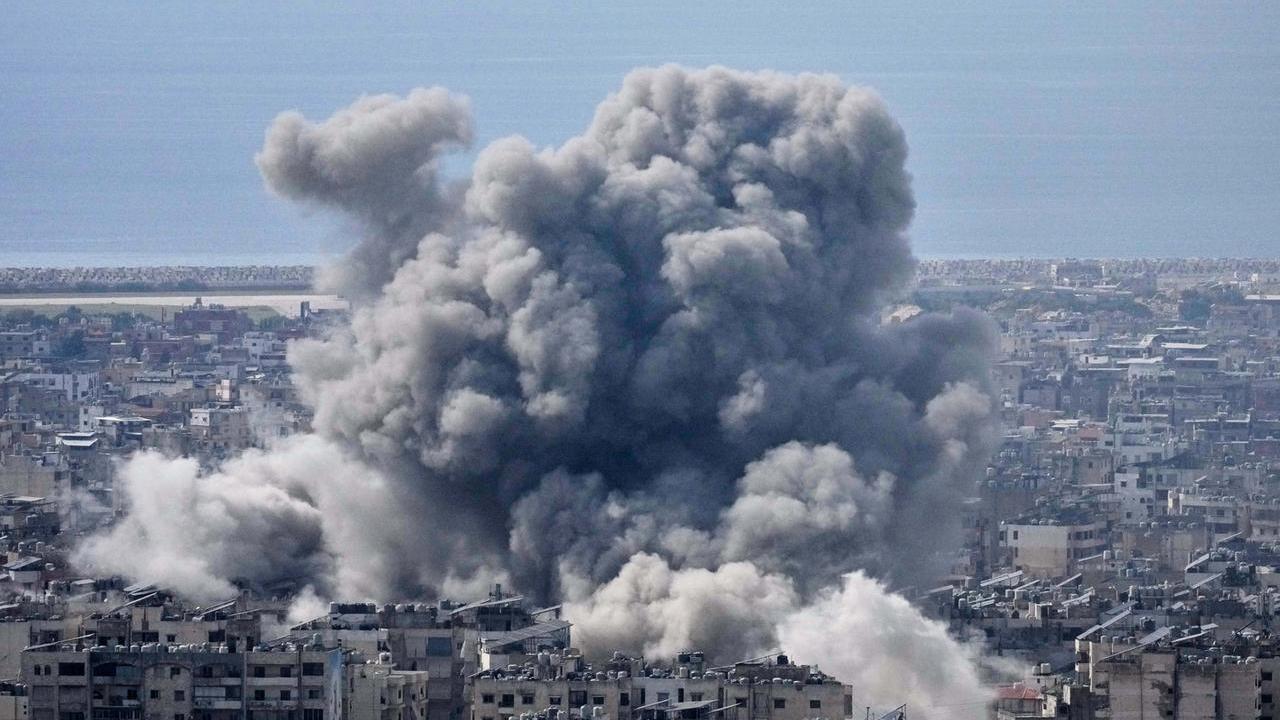 L’Iran minaccia l’Europa. Tajani: «La guerra durerà 6-7 settimane». E fa chiarezza sull’utilizzo delle nostre basi Usa. Jet della Raf in Bahrein – Diretta