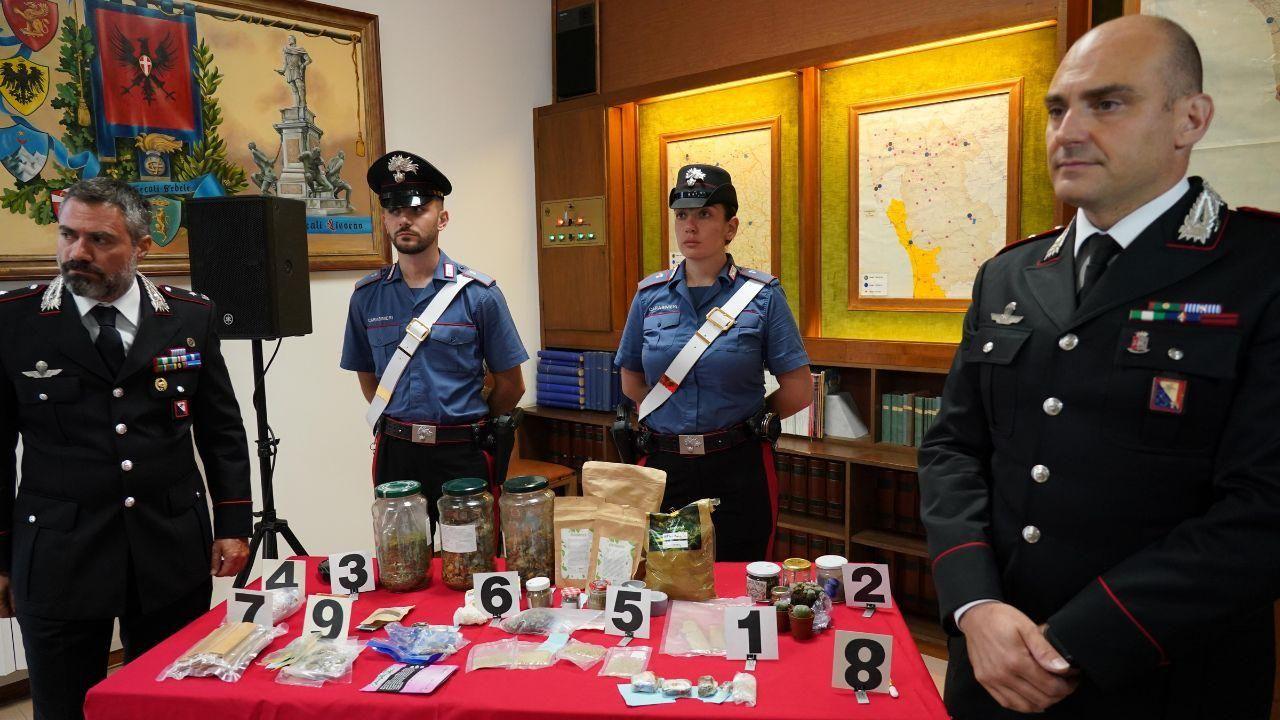 Parte della droga sequestrata