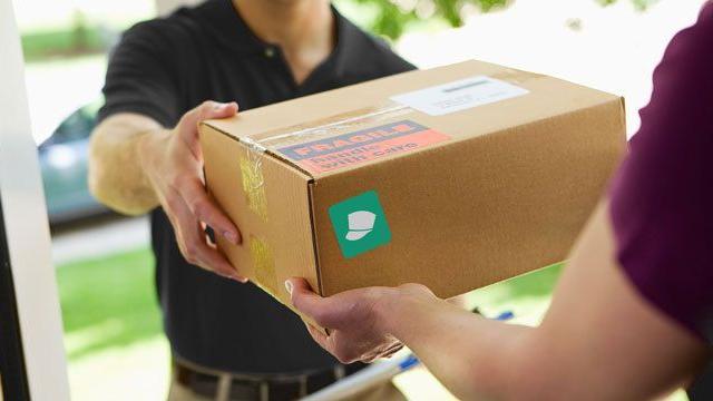 Ordina la droga sul web, ma il pacco arriva con i carabinieri – ecco che cosa è successo