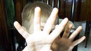 Sassari, minori maltrattati: indagate le educatrici riprese dalle telecamere – ecco che cosa sappiamo