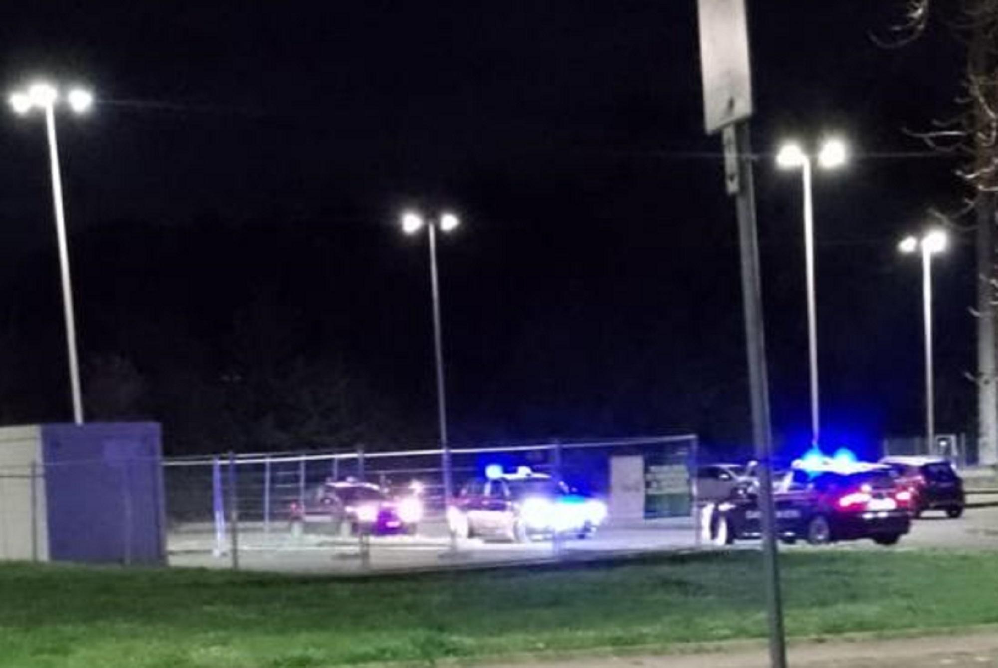 Controlli dei carabinieri durante un'operazione "ad alto impatto" nei quartieri