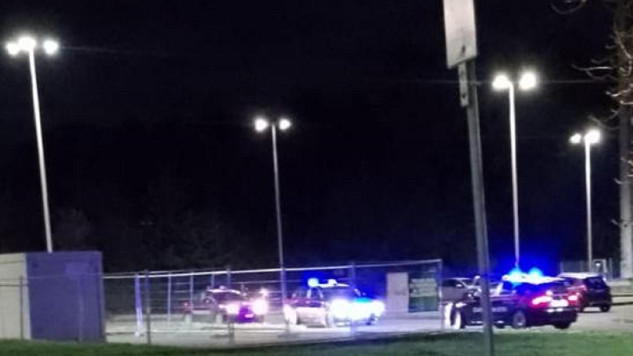 Controlli dei carabinieri durante un'operazione "ad alto impatto" nei quartieri