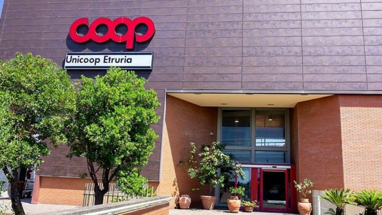 Unicoop Etruria, accordo con i sindacati: 24 supermercati in vendita e incentivi per 180 esuberi