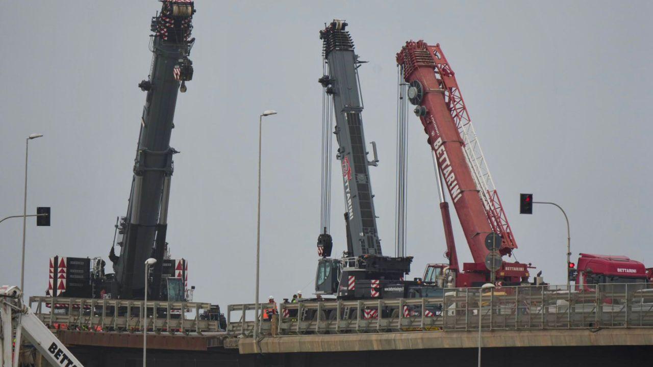 
	I lavori al ponte ceduto (foto Stick)

