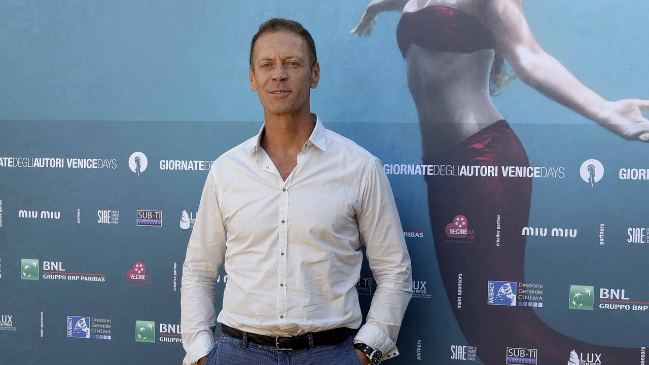 Caso Rocco Siffredi, le attrici lo accusano di abusi, lui porta 500 gigabyte di video hard in Procura
