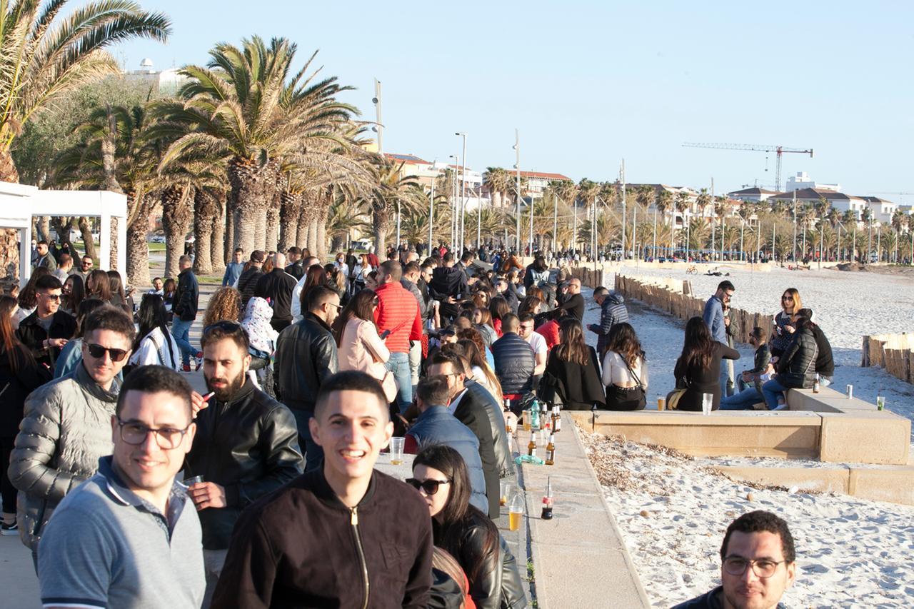 Un’immagine della folla ad Alghero (foto Gabrielli)