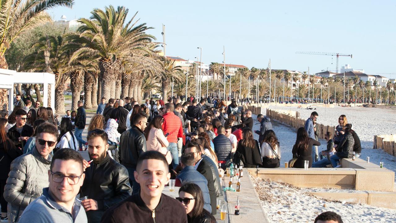 Un’immagine della folla ad Alghero (foto Gabrielli)