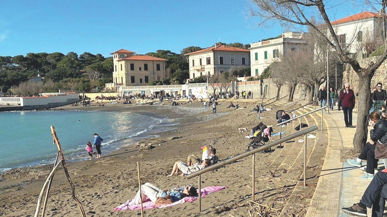 La spiaggia di Castiglioncello (Foto Falorni/Stick)