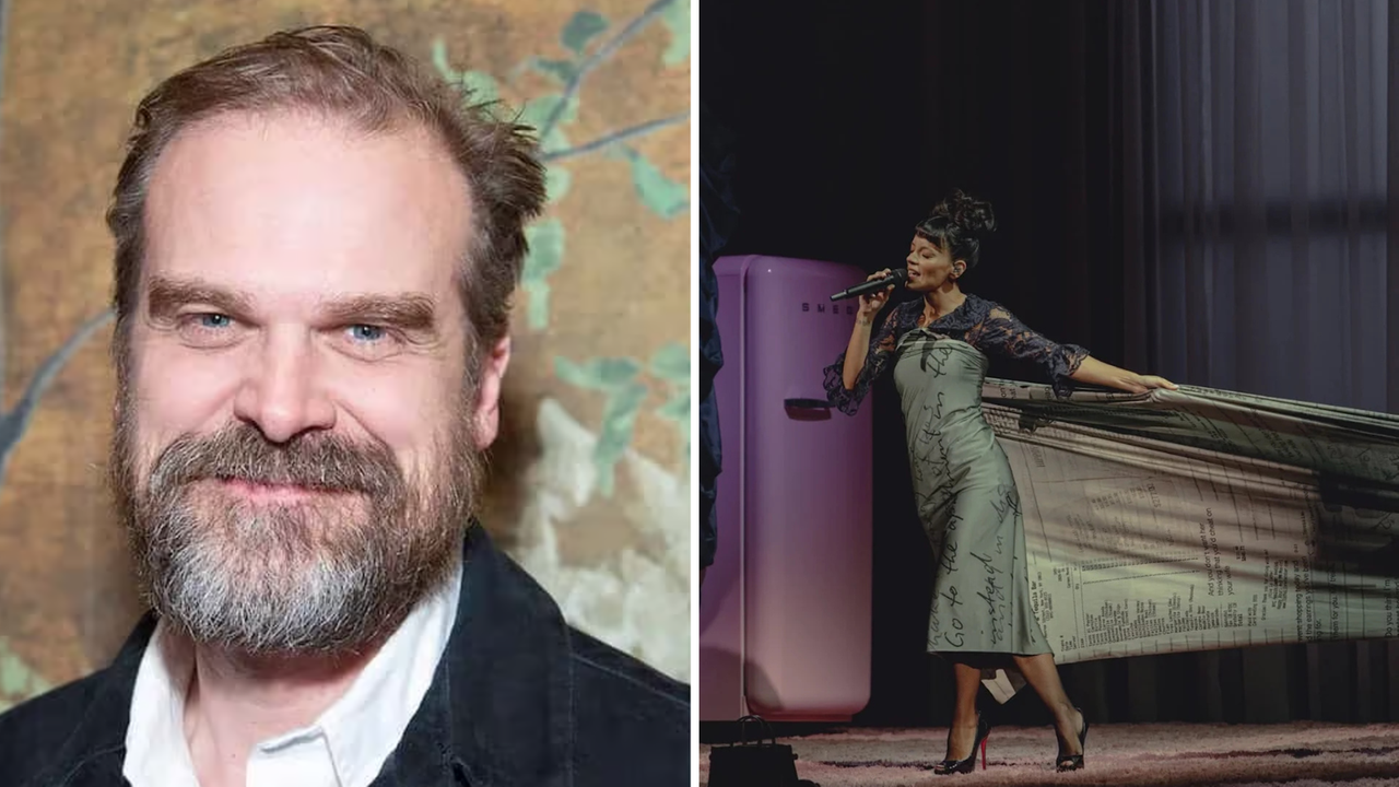 Lily Allen e il revenge dress al concerto: sul vestito stampa gli scontrini delle cene dell’ex marito con l’amante