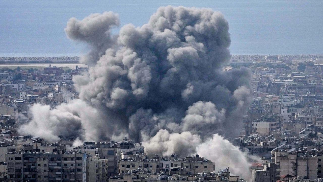 Guerra Iran-Usa-Israele: raffica di esplosioni in Bahrain, colpita petroliera americana. Trump: «Distrutto sistema di comunicazione iraniano» – Gli aggiornamenti