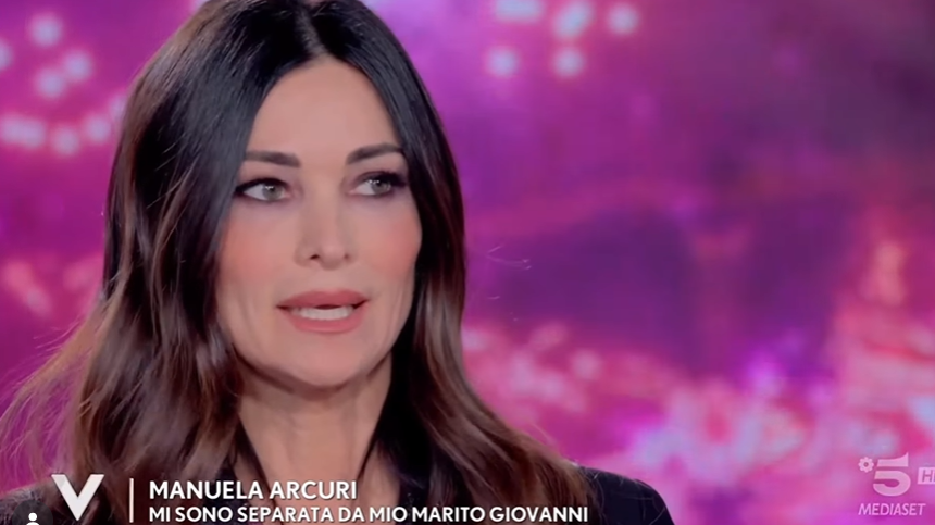 Manuela Arcuri: «Vi racconto perché è finita tra me e mio marito dopo 15 anni»