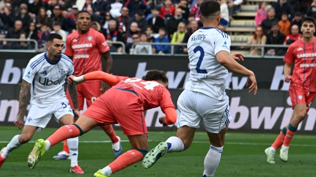 Il gol del pareggio di Esposito (foto Mario Rosas)