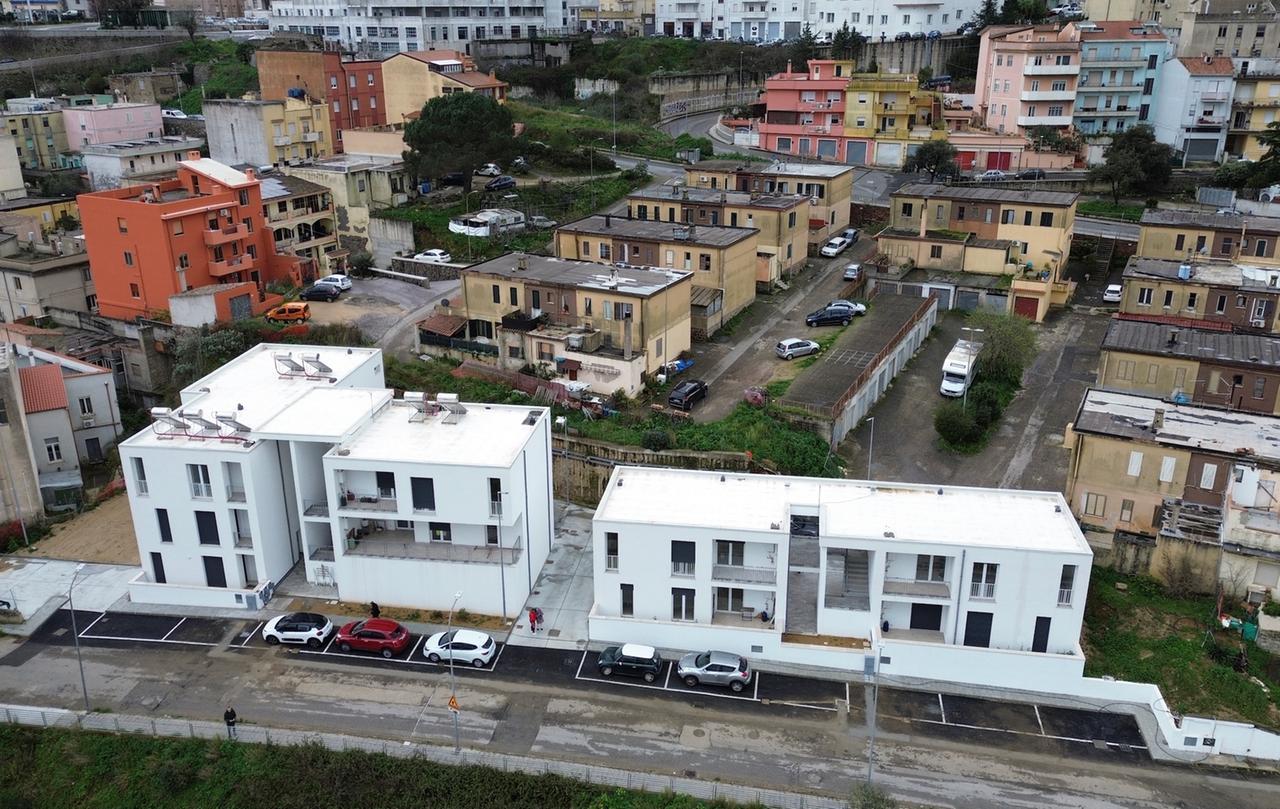 Famiglie disperate a Nuoro: «In via Su Pinu nuove case già nel degrado»