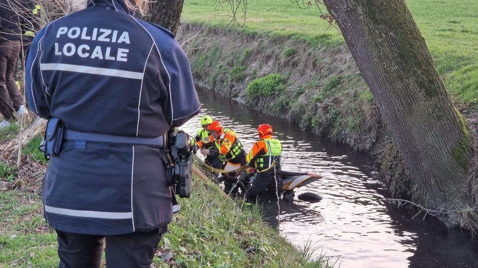 Finisce con la moto in un canale a Rubiera, ferito un 15enne