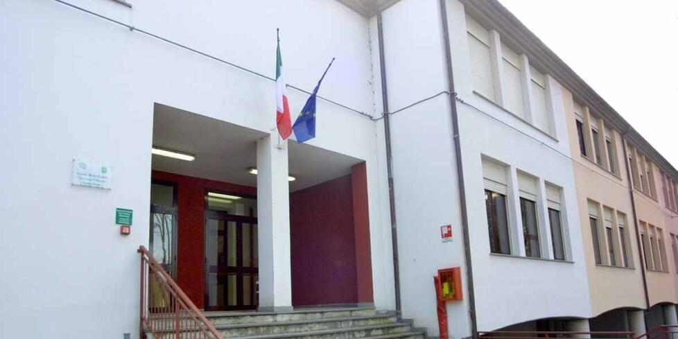 Spray urticante durante la partita di pallavolo: panico sugli spalti e match interrotto