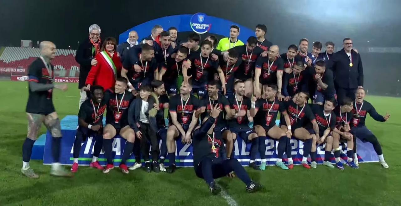 
	L'esultanza dei giocatori della Pistoiese

