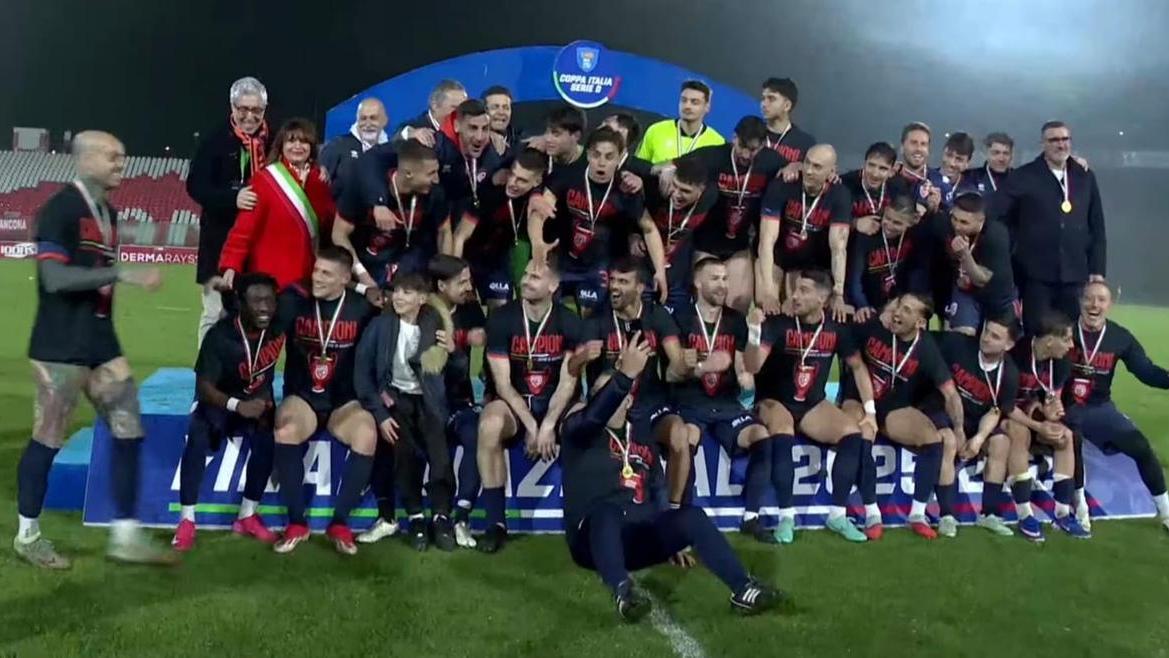 L'esultanza dei giocatori della Pistoiese