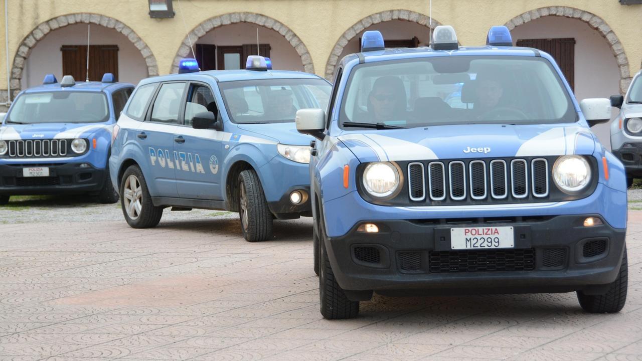 Perseguita per un anno la ex e diffonde le sue foto intime: arrestato