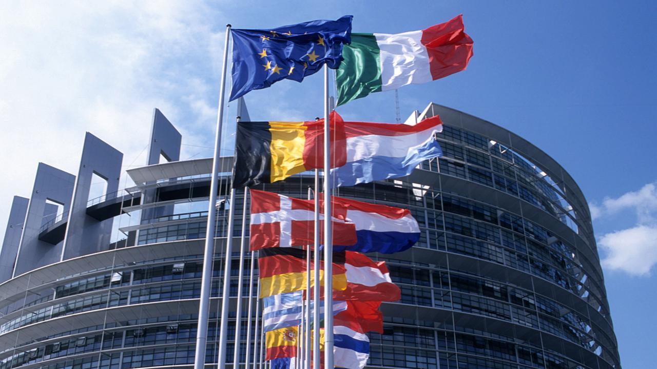 L’Unione europea assume 1.490 funzionari con con stipendio da oltre 6.000 euro: il concorso sta per scadere, ecco come iscriversi