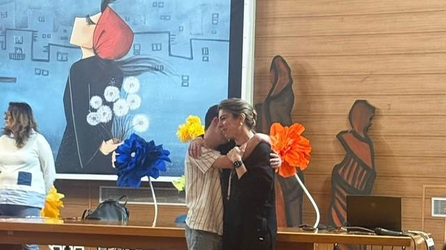 Il murale simbolo sfregiato: la scuola reagisce dopo l’atto vandalico