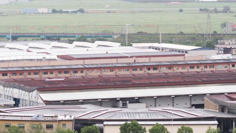 Una veduta dall’alto dell’area Mercafir, l’isola di calore più grande di Firenze con il mercato ortofrutticolo