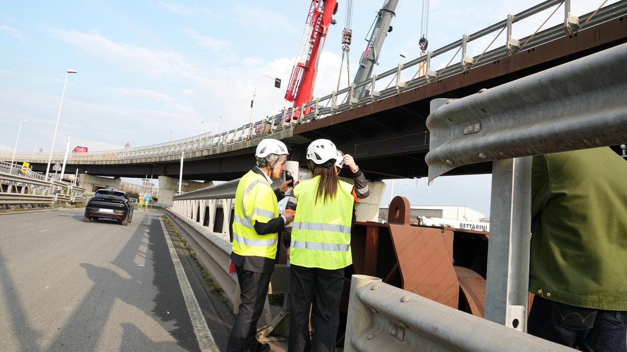 Il ponte rimesso in asse (foto Stick)