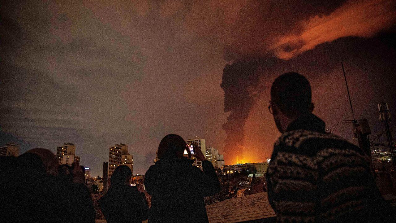 Iran, scelta la nuova Guida Suprema nel pieno della guerra. Meloni: «Non condivido né condanno intervento Usa-Israele» – Cosa sta succedendo