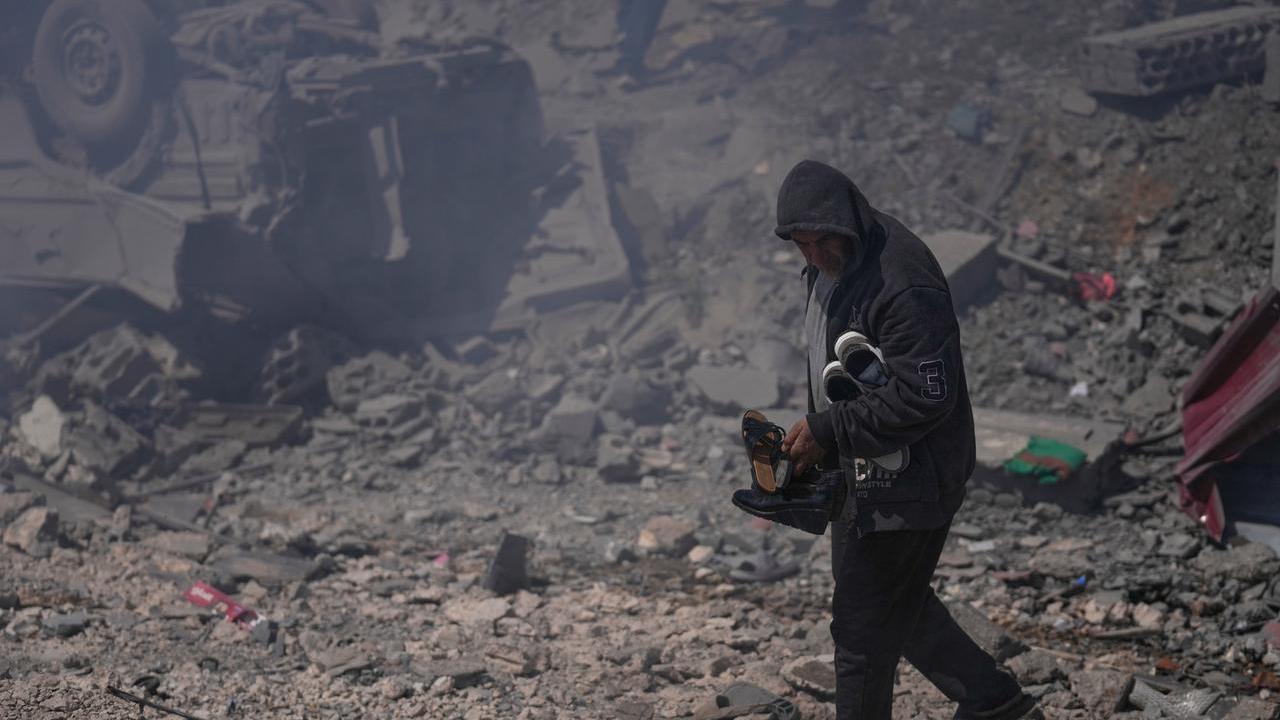 Iran, il figlio di Khamenei nuova Guida Suprema. Il petrolio vola oltre i 100 dollari al barile. Più di 30 feriti in Bahrein per un drone iraniano: gravi bambini – Diretta