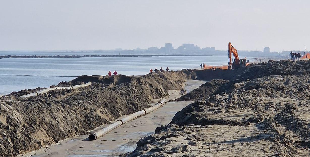 Erosione spiagge ai Lidi, de Pascale: «La sfida si può vincere solo insieme»