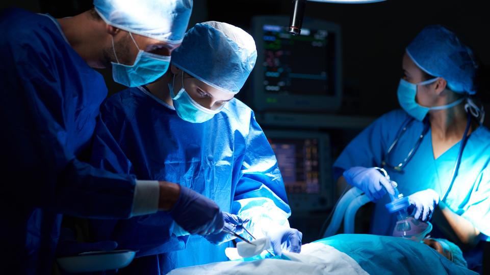 Un intervento chirurgico (foto Freepik)