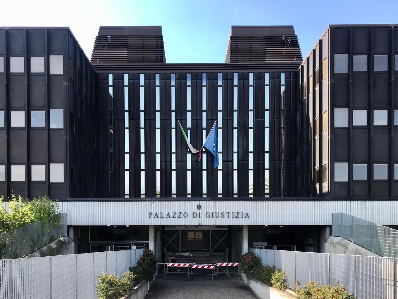 Nuove restrizioni per lo stalker seriale, ma per l’avvocato delle vittime deve stare in una struttura