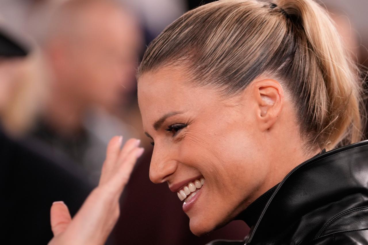 Michelle Hunziker in piazza a Ferrara con Battiti Live Spring e Karaoke