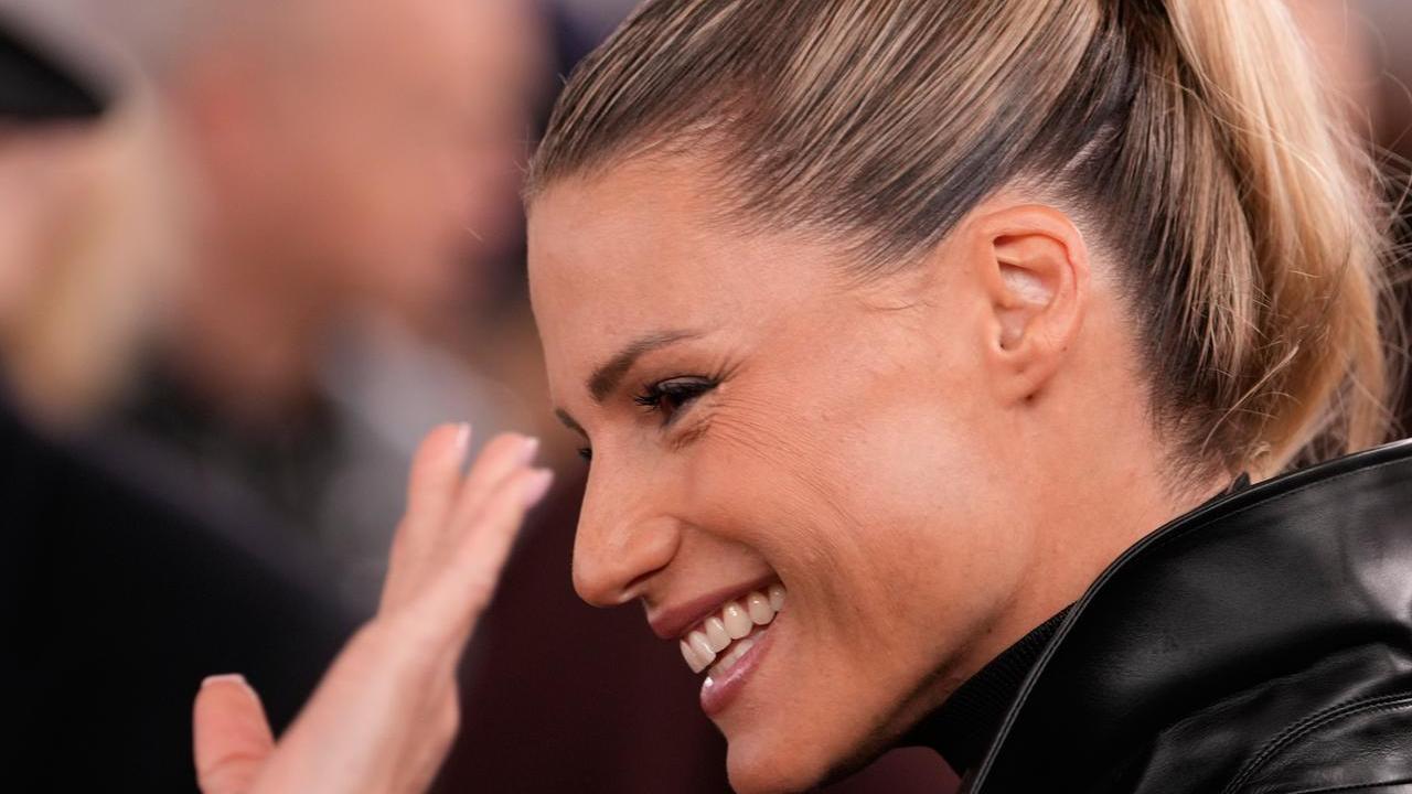 Michelle Hunziker in piazza a Ferrara con Battiti Live Spring e Karaoke