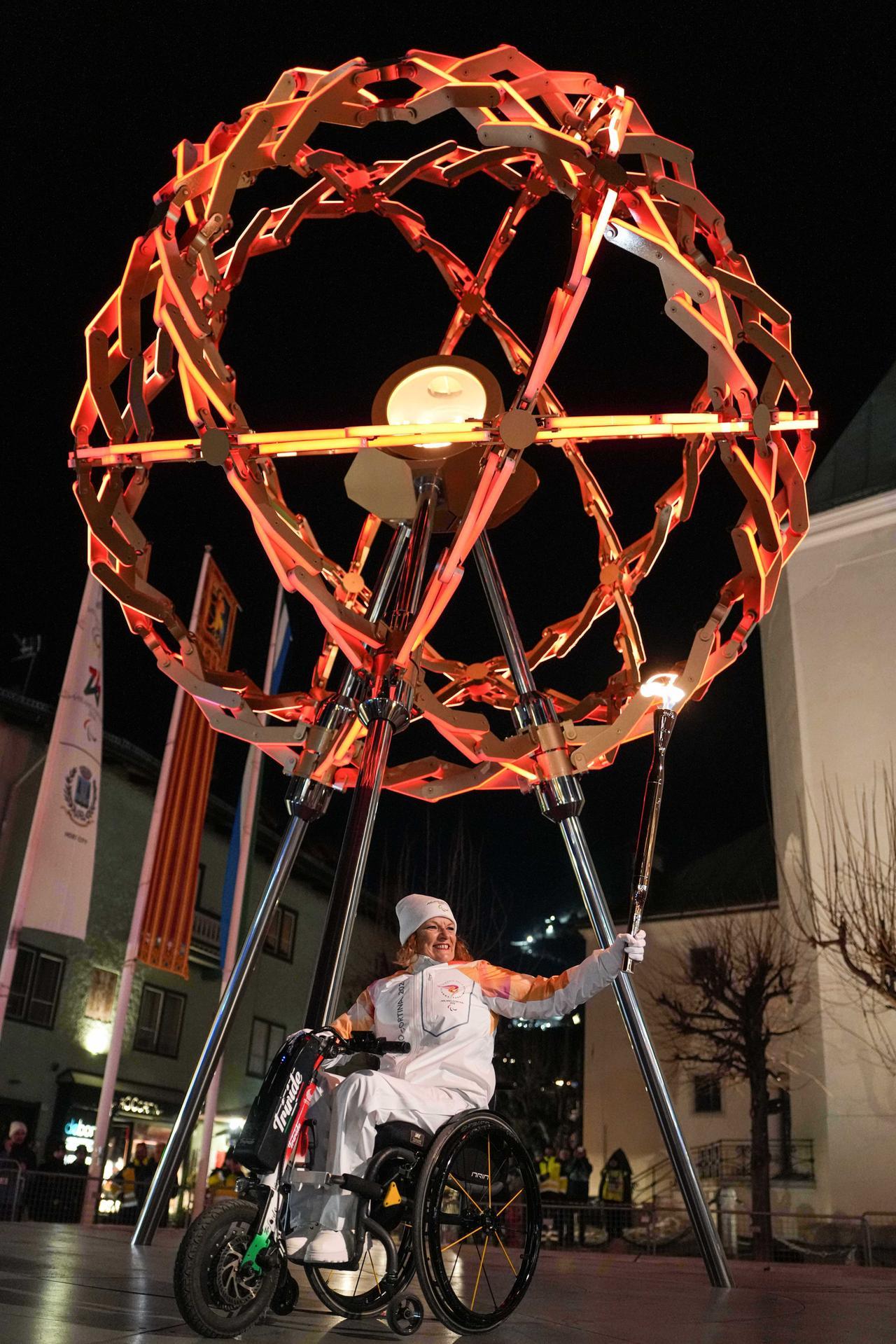 Paralimpiadi, Francesca Porcellato all’accensione del braciere: «Quella fiamma accende sacrifici e rinascite»