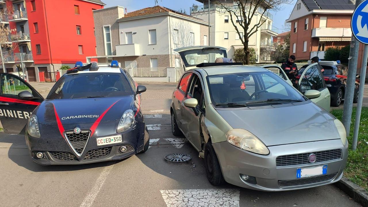 La Fiat Punto del fuggitivo fermata dai carabinieri