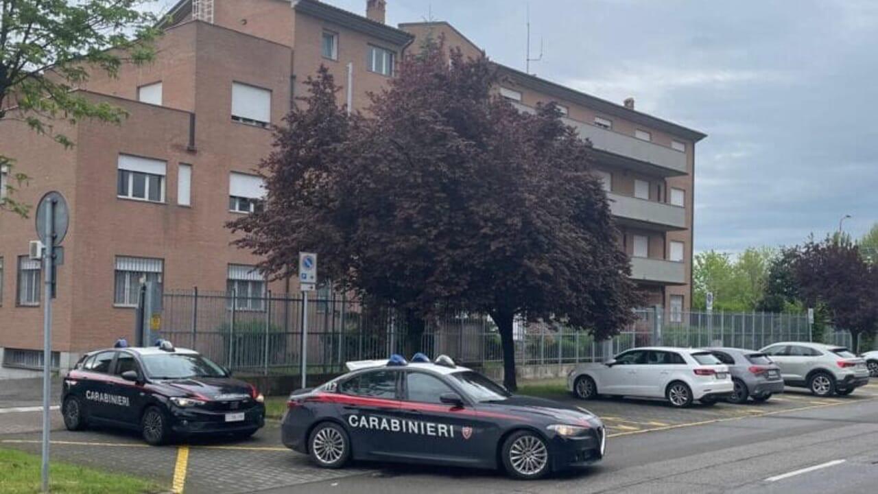 Atti a sfondo sessuale davanti a una bimba di 7 anni al parco: 39enne portato in carcere