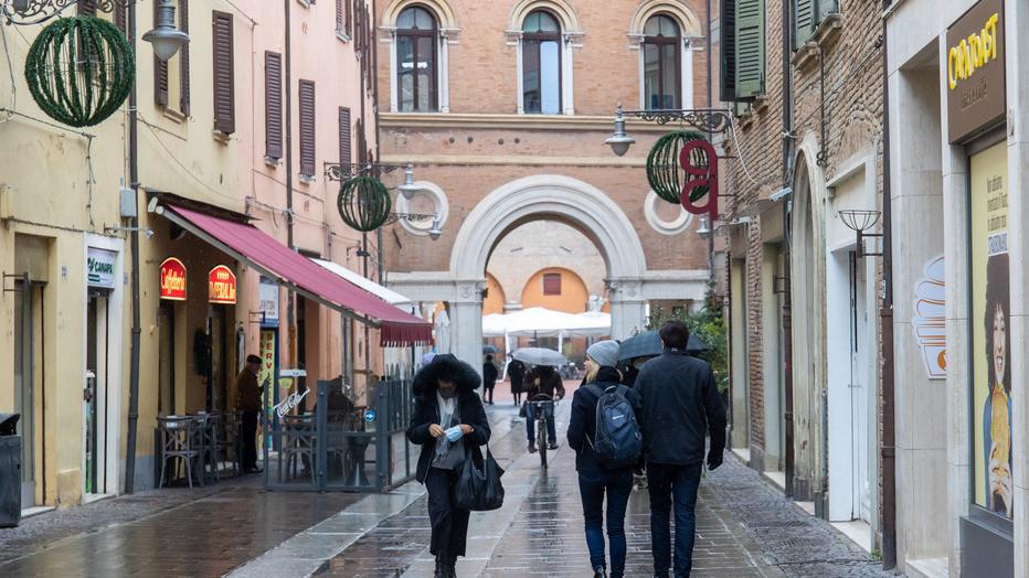 Aggredito in via Garibaldi a Ferrara: si cerca un gruppo di ragazzini